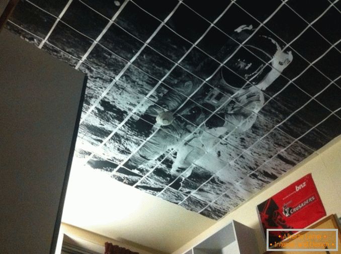 Изображението на космонавта на тавана