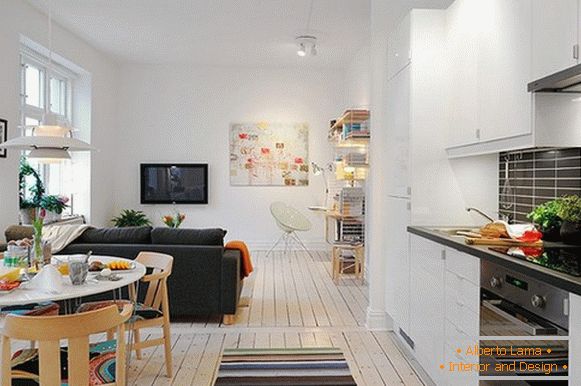 Интериор на малък апартамент с елементи, които му придават удобство и атракция