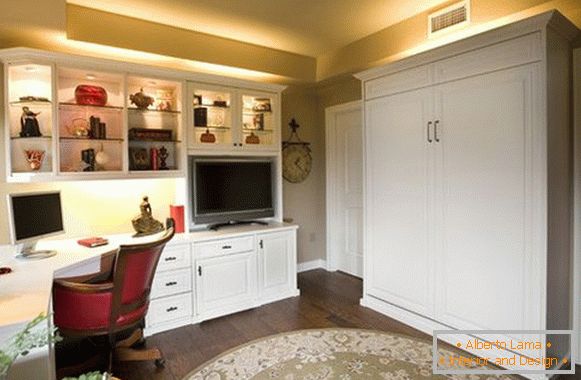 Уютен шкаф в класически стил