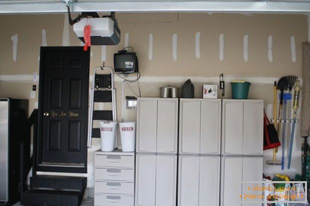 Гардероби и чекмеджета в гаража