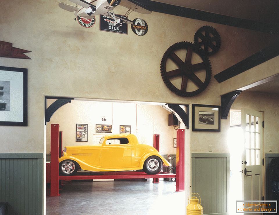 Интериорът на гаража в ретро стил