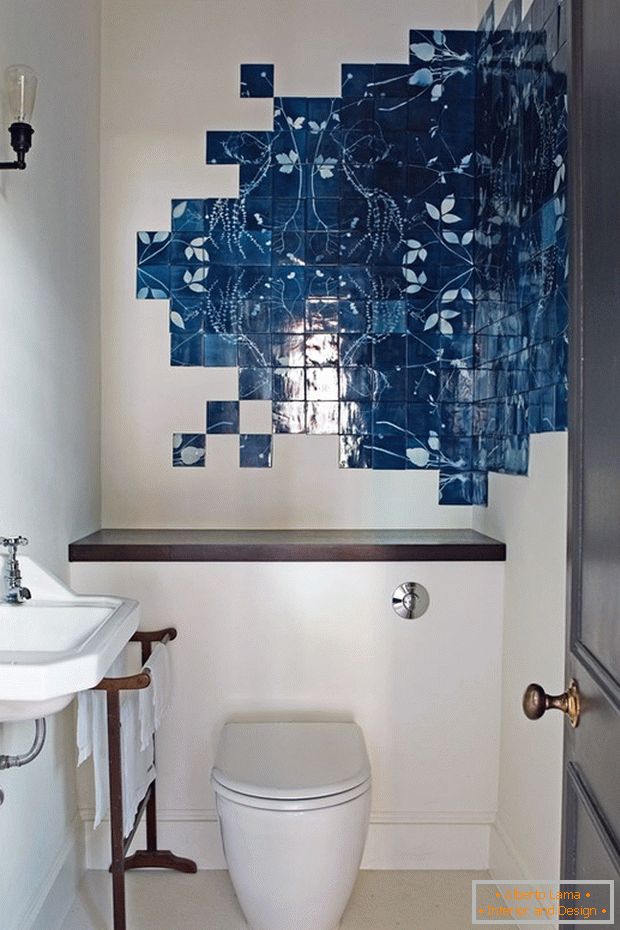 Колаж от керамични плочки в банята