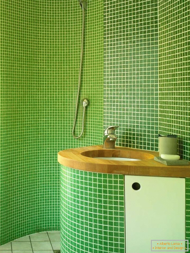 Зелени плочки в банята