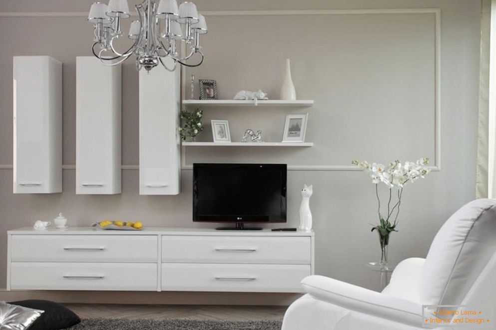 Стая с бели мебели