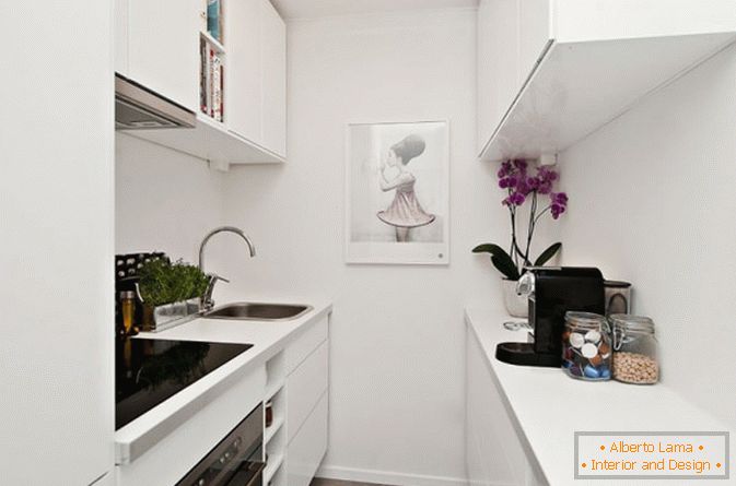 Кухненски студио в бял цвят