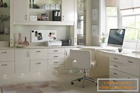 Мебели с осветление за домашен офис