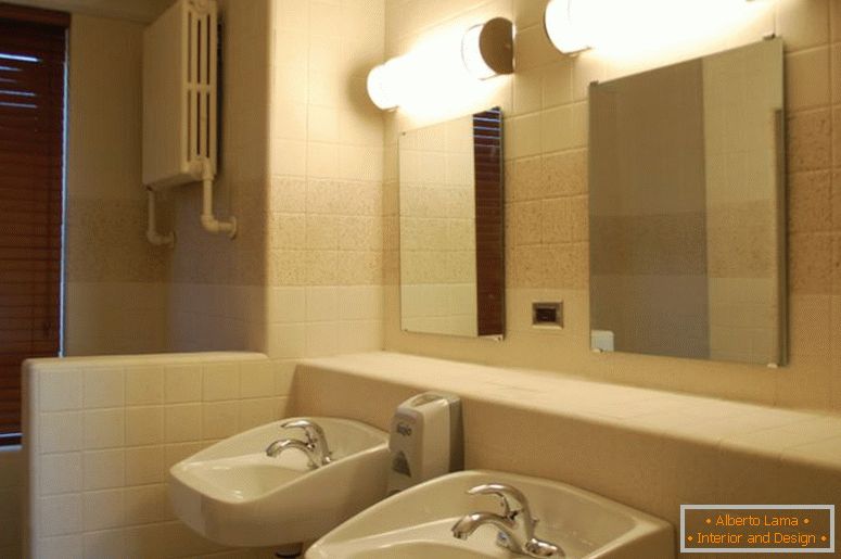 примамливи-интериорни-идеи-за-тясна баня-показване-близнак-бяла порцеланова мивка--и-квадратни стенните огледала-рамки използващи-плаваща осветяват-дълги словесни-светлини-тела