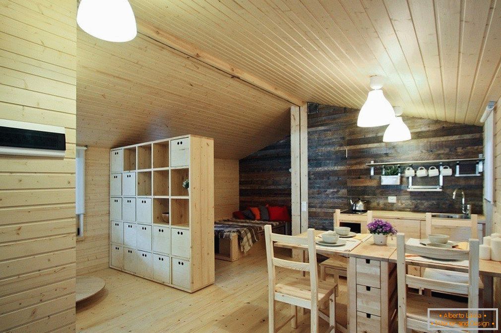Дървена селска къща