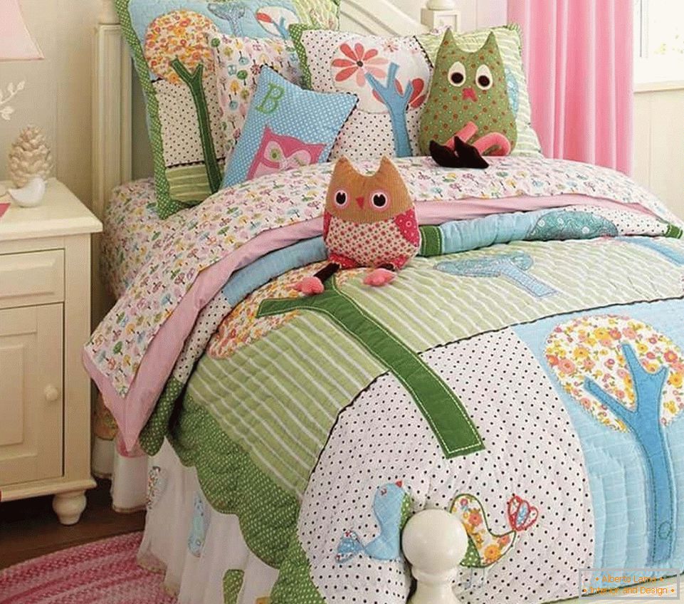 Идеята за детски декоративни възглавници в спалнята