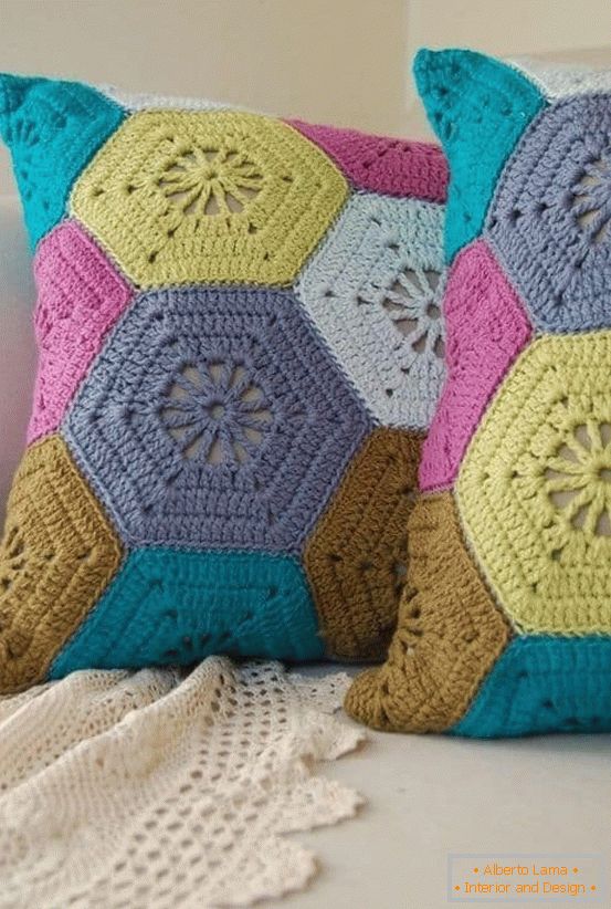 Декоративни плетени калъфки за възглавници