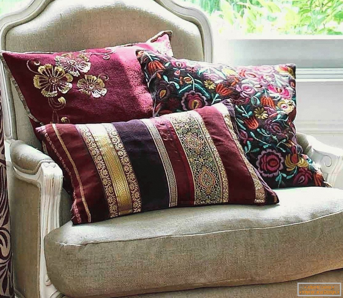 Декоративни възглавници с вышивкой 