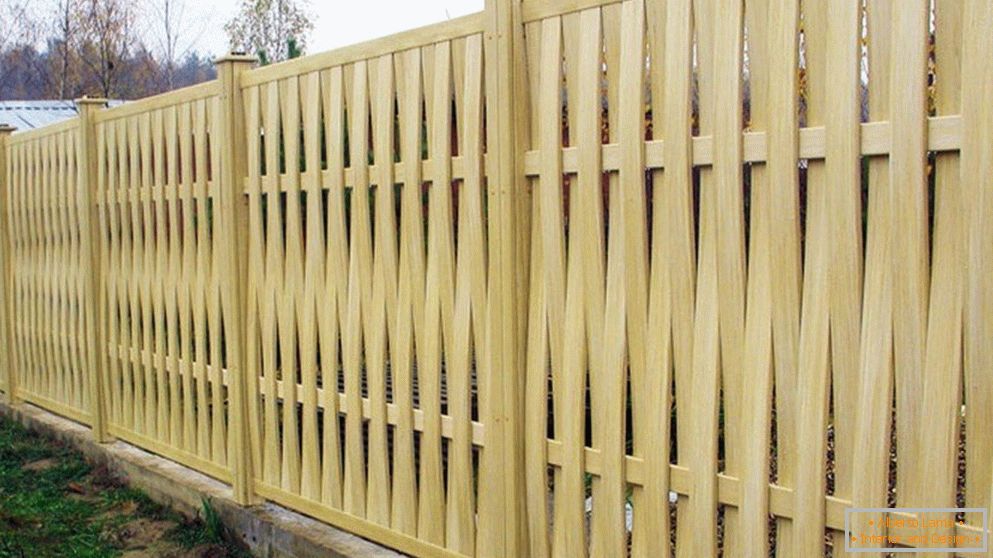 Оплетена ограда от ламелите