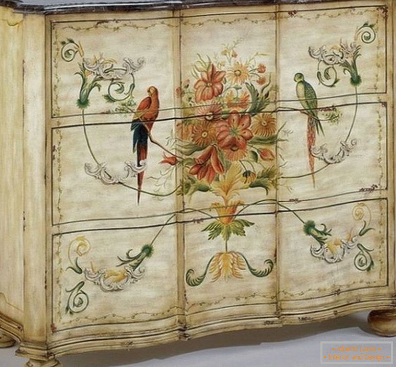 Модели с цветя и птици на шкафа