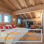 Спалня с дървен таван