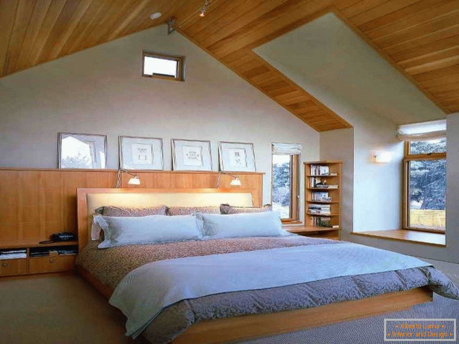 Спалня с дървен таван