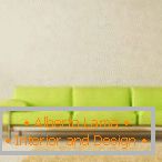 Интериор в минималистичен стил със светъл зелен диван