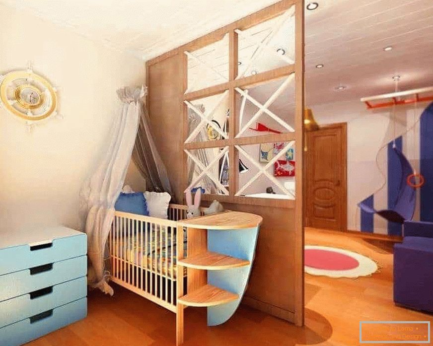 Дървена преграда в една стая от дневната и детската стая