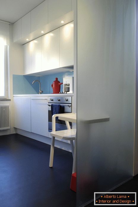 Кухненски интериорен дизайн в малък апартамент