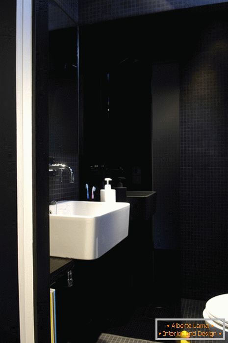 Интериорен дизайн на банята в черно