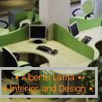 Зелено-бежово офис мебели