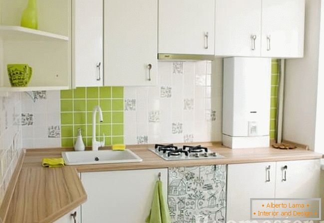 Бяла и зелена в кухнята украса