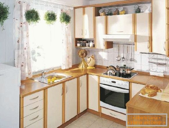Дизайн на малка ъглова кухня в частна къща - селекция от снимки