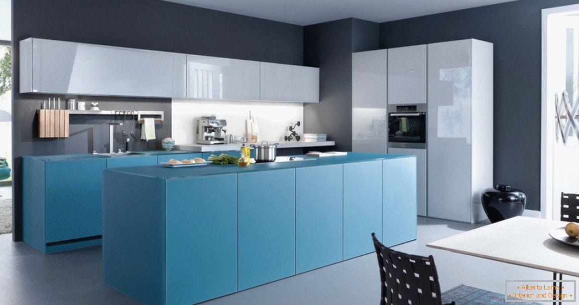 Синя кухня в стила на минимализма