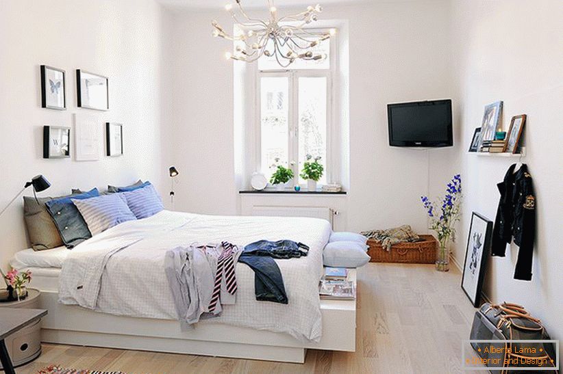 Малка спалня в бял цвят