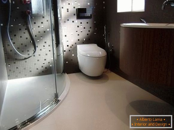 Комбинирана баня с окачени водопроводни и душове