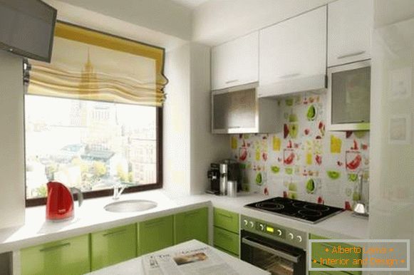 Малки стаи за снимки - дизайн на бяла и зелена кухня в апартамента