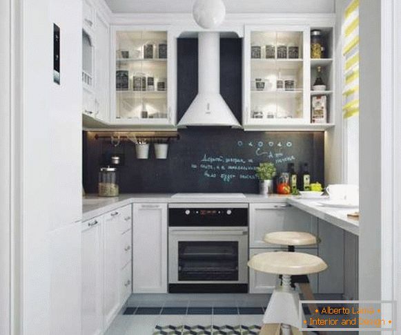 Модерен дизайн на малка кухня с площ от 6 кв. М с бар брояч вместо перваза на прозореца