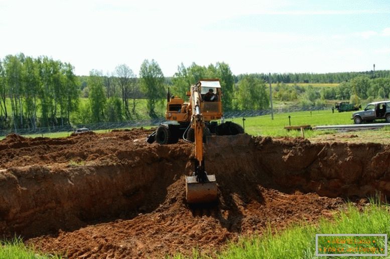 Изкопаване на яма за изба