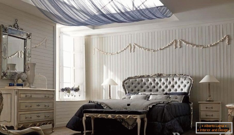 Бялото с тъмно изглежда добре в дизайна на спалнята в класически стил