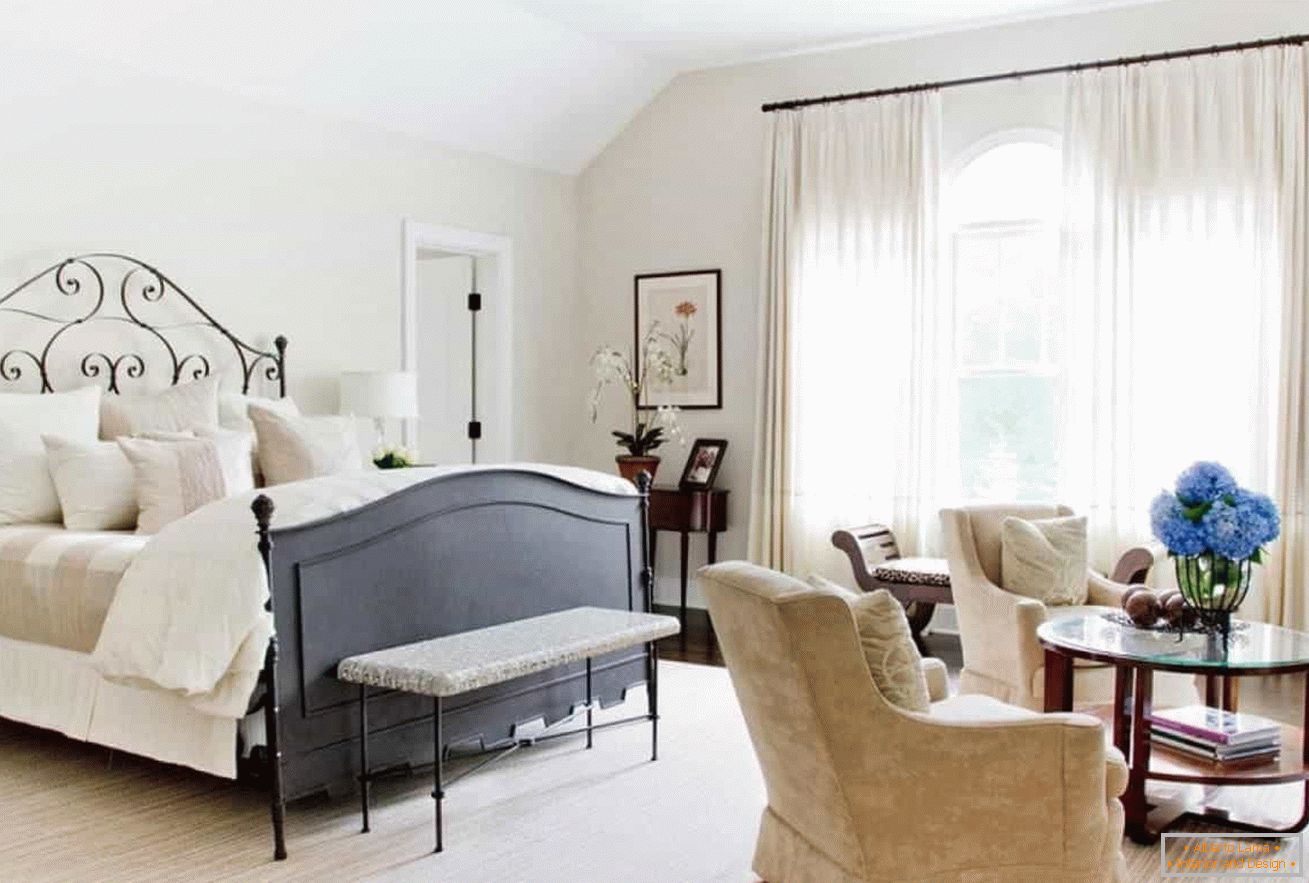 Успешен избор на мебели за ковано легло в класически стил