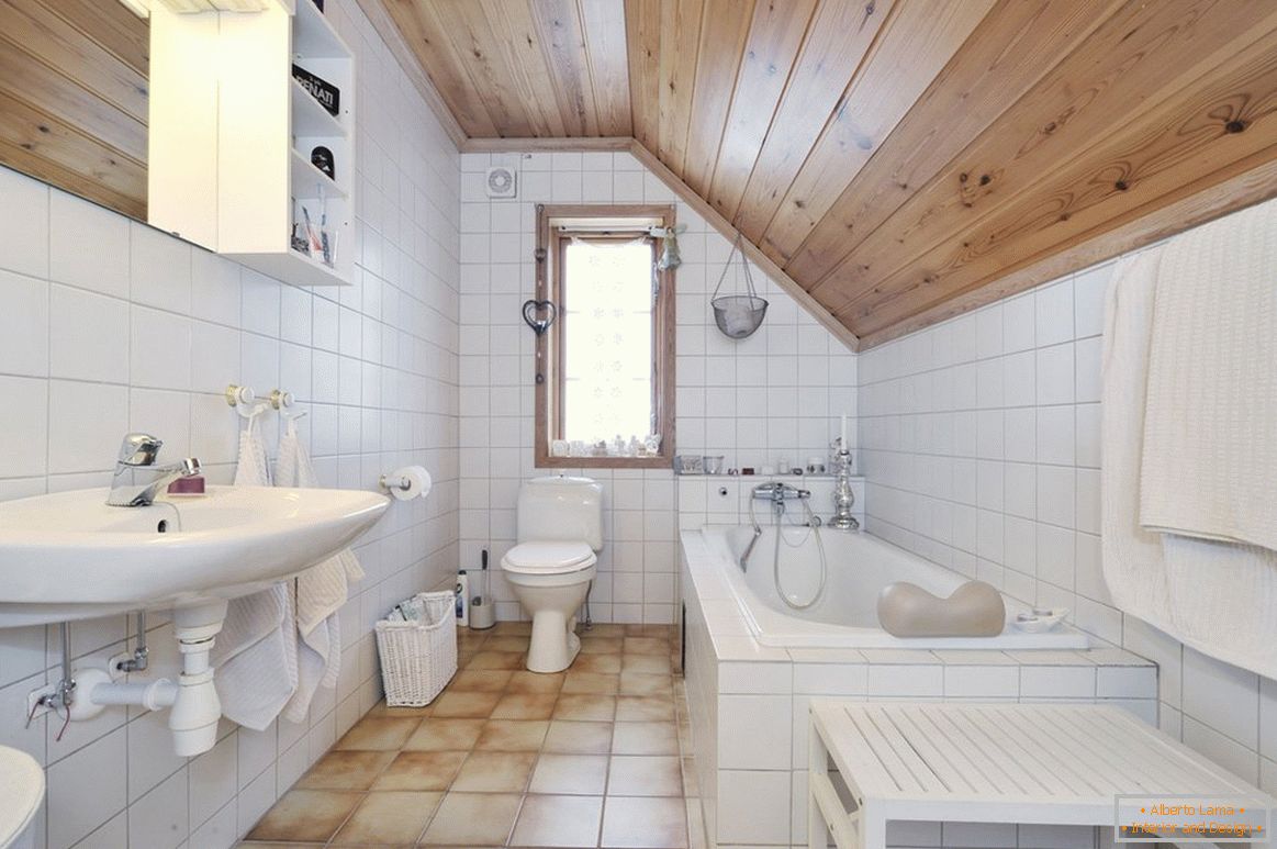 Банята на тавана в частна къща