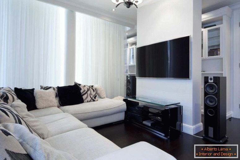 впечатляващите-бели завеси-интериор-апартамент-коридор-с-бяло-дивани-на-на-черен-етаж-си-и-има-малък полилей-да-да добавят най-красотата-вътре-стая-дизайн- идеи