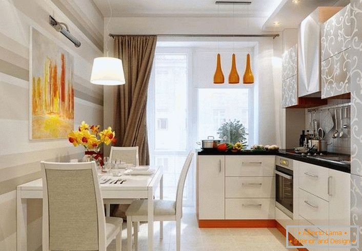 Стилен дизайн за кухненски интериор 12 квадратни метра. Акцентите с оранжево правят стаята по-топла.