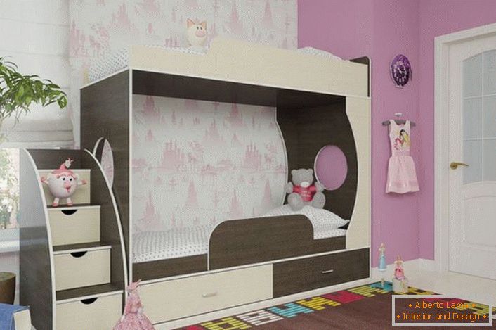 Детската стая на младата дама е украсена с мебели от Венге.