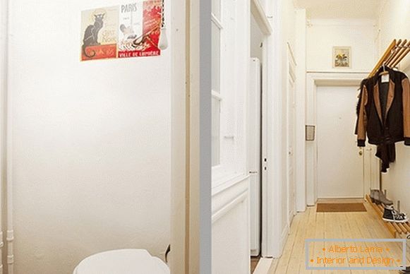 Интериорът на коридора и тоалетните апартаменти в Швеция