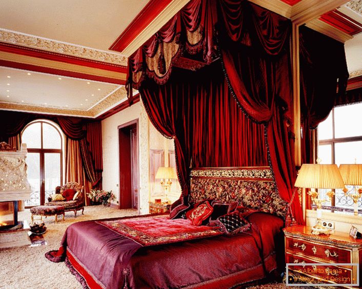 Масивната ярка червена качулка се вписва перфектно в цялостната картина на интериора. Интересна комбинация от навес над леглото и завесите.