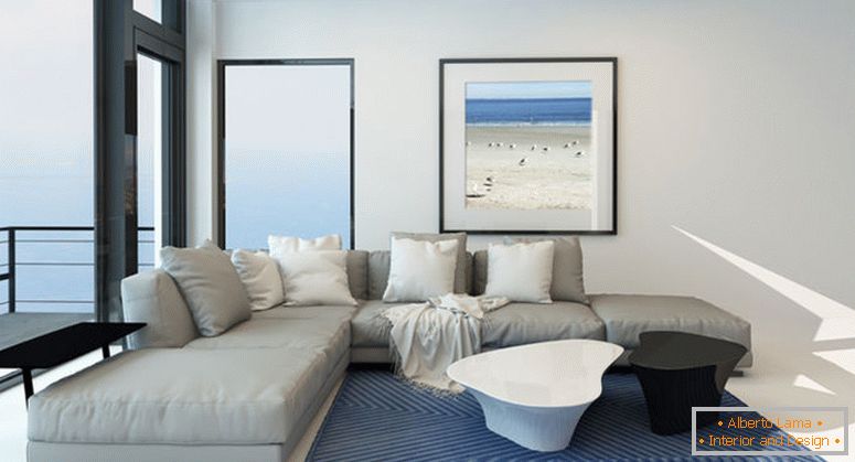 Съвременна всекидневна на брега с светъл, светъл интериор в интериора с удобен модерен таван със сив апартамент, изкуство на стената и голям панорамен прозорец по стената с изглед към океана