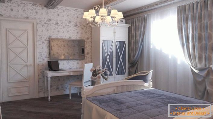 Семейна спалня в селски стил. Суровата светлина носи романтика и топлина в стаята.