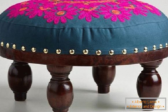 Мебели в ориенталски стил - индийски подложка за крака