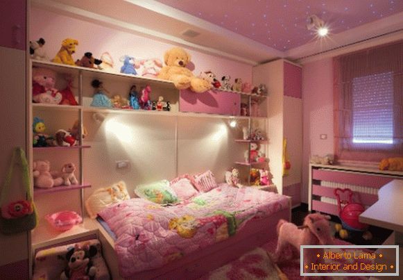 интериор на малка детска стая за момиче