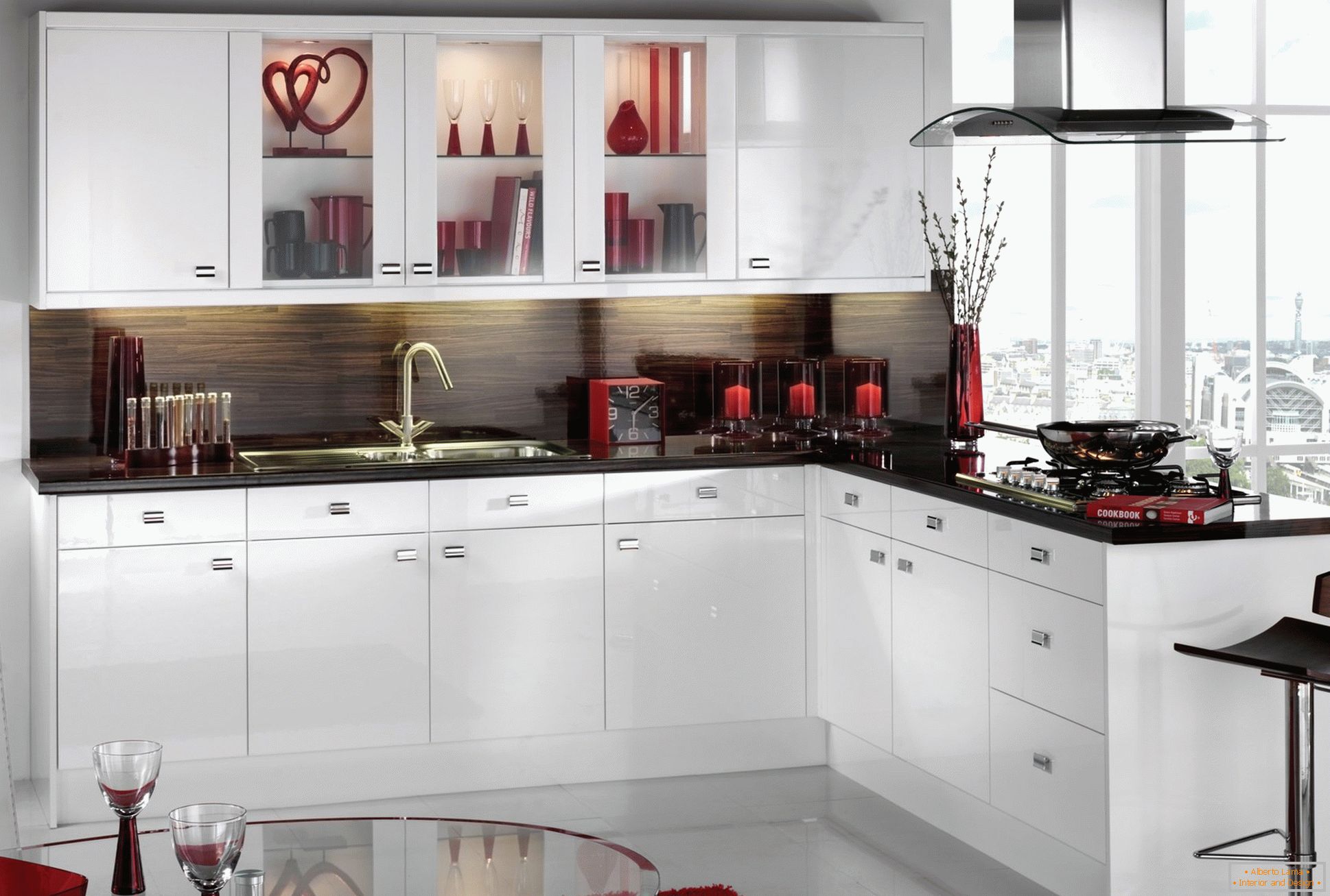 Черно и червено в дизайна на бялата кухня