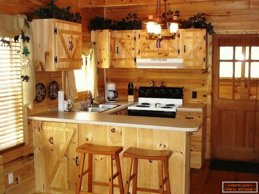 Дървени мебели в кухнята