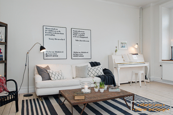 Грандиозно пиано в хола, апартаменти в скандинавски стил