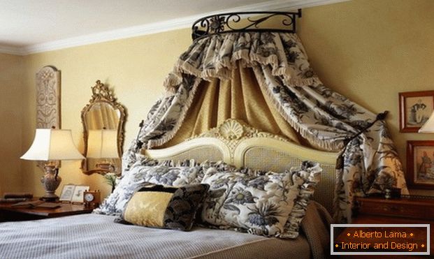 снимка на спалнята във френски стил