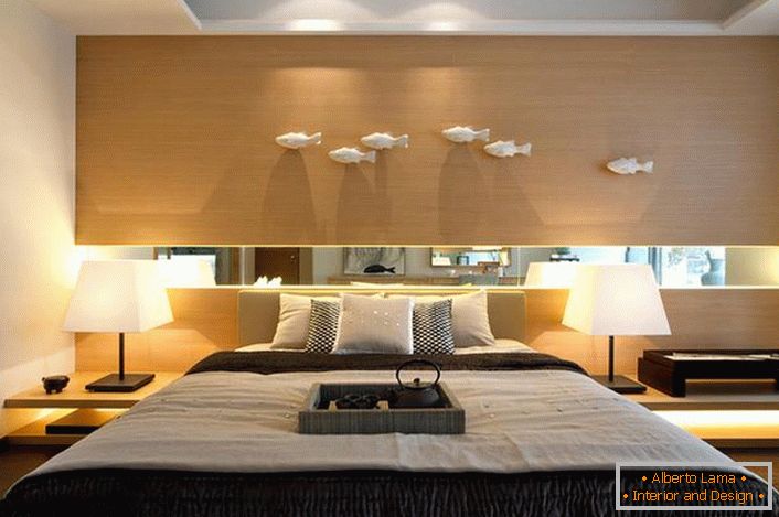Съгласно стила на Арт Нуво за спалнята се избират лаконични мебели от светло дърво. Скромният дизайн на спалнята не прави интериора евтин и непривлекателен. 