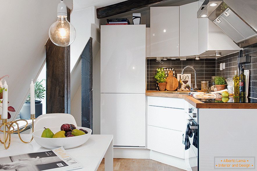 Кухненски район в дизайна на уютен таван в шведски град